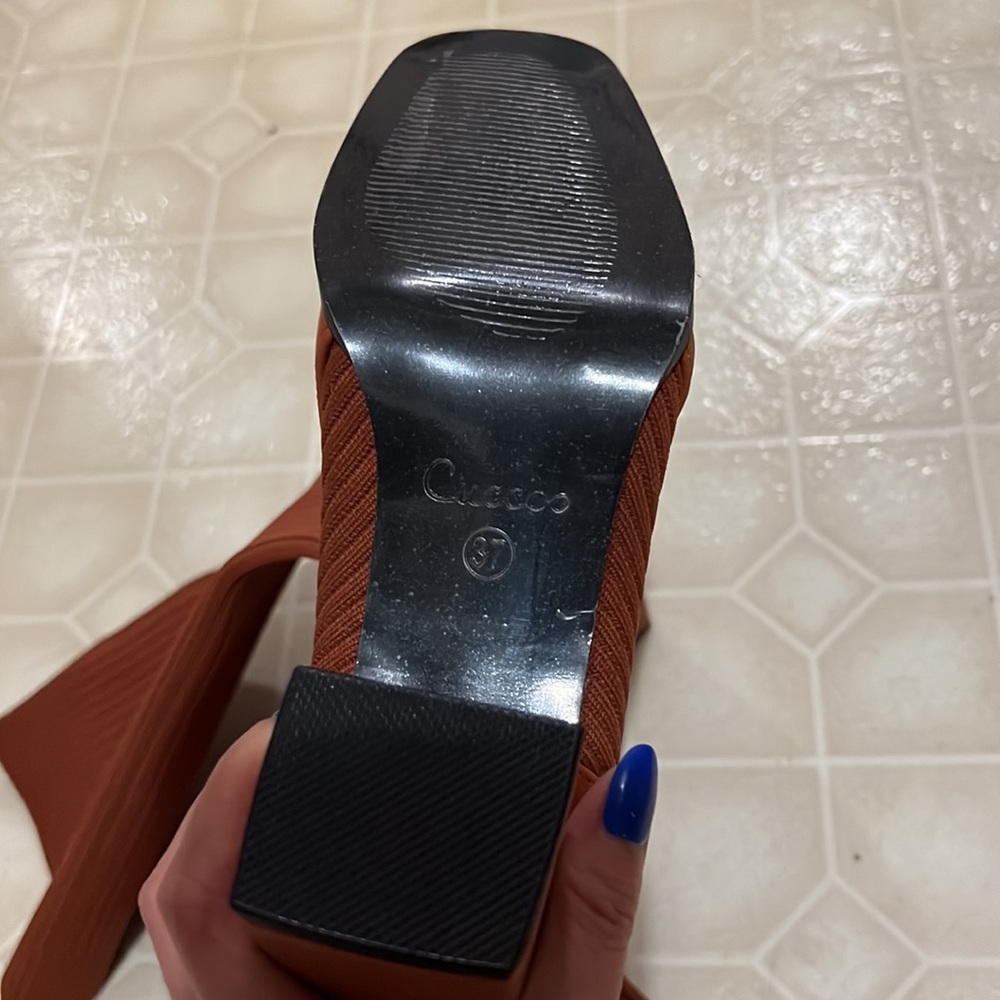 Boot - Picture 3 of 4